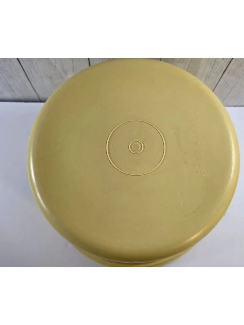 VINTAGE 70'S  TUPPERWARE CAKE CARRIER TAKER SUNBURST YELLOW 684-5 DOME